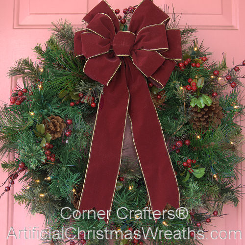 DELUXE TRADITIONAL CHRISTMAS WREATH WITH LIGHTS (PLUG-IN)